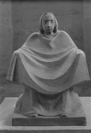 Mutter Erde II : Mutter Erde II. Gips, getönt; H. 73 cm (1920; E. Barlach). Güstrow: Gertrudenkapelle