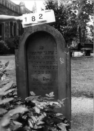 Grabstein 182