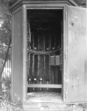 Dresden? Kabelverteilerstation. Um 1960? Ansicht mit geöffneter Tür