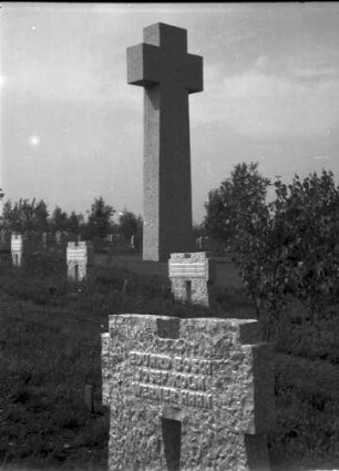 Hürtgen, Eifel: Reihengräber mit Doppelkreuz