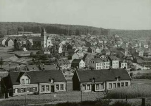 Fischbach, Ortsansicht mit Bergarbeitersiedlung