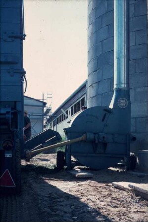 Fotografie: Ein- und Auslagerungstechnik, Hochsilo, Wurfgebläse, Gelenkwelle, Automatikwagen