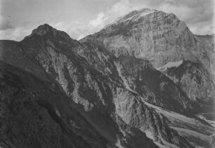 Gebirge : Blick auf die Gipfel des Sonnjochs und des Hahnenkampl