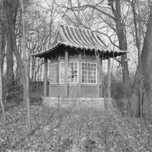 Coswig, Villa : Coswig. Villa mit Parkanlage, Kötitzer Straße 30. Chinesischer Pavillon