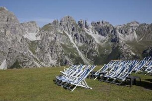 Liegestühle in den Bergen, Stubaital