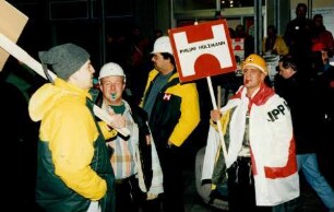 Demonstration bei der Philipp Holzmann AG und Besuch von Bundeskanzler Gerhard Schröder, 24.11.1999