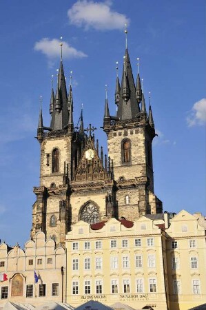 Teynkirche : Blick auf die beiden Türme der gotischen Teyn-Kirche am Altstädter Ring
