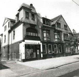 Dresden-Trachau, Großenhainer Straße 205. Wohnhaus mit Läden (1901/1915). Straßenansicht