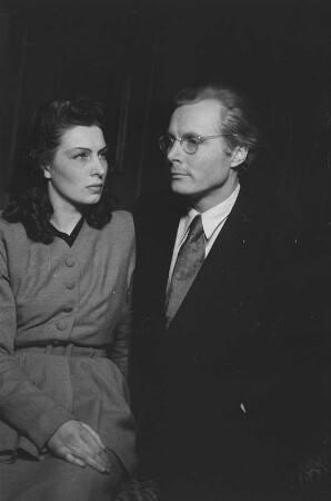 Szenenbilder aus dem Stück "Auf der anderen Seite" von Lillian Hellman am Hebbel-Theater Berlin