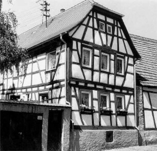 Flörsheim, Pfarrer-Münch-Straße 5
