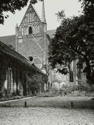 Chorin, Klosterkirche der Zisterzienser, südliches Querhaus mit Kreuzgang