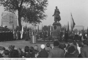Dresden, Georgplatz, Theodor-Körner-Denkmal, Wiederaufstellung, 18. Oktober 1952
