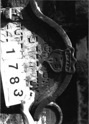 Grabstein 1783 (Index: 100096415) Maße HxBxT: 120x45x10 cm Symbolik: Krone, Schild: Grabstein 1783A