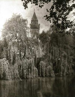 Cottbus. Schloßturm (Amtsturm). Blick über den Mühlengraben