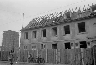 Abbruch des Hauses Rheinstraße 51 im Zusammenhang mit der Neugestaltung des Verkehrsknotenpunktes "Am Entenfang".