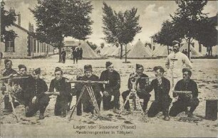 Lager vor Sissonne (Aisne) - Maschinengewehre in Tätigkeit