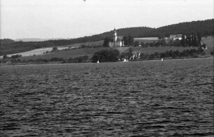 Meersburg: Birnau vom See her