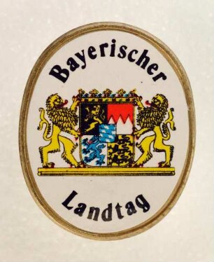Abzeichen Bayerischer Landtag (mit Broschennadel) : Medaillensammlung Stenografische Sammlung. Abzeichen Bayerischer Landtag (Bayerisches Staatswappen auf weißem Grund und Aufschrift "Bayerischer Landtag", mit Broschennadel; rückseitig: Deschler München 90). Email, Metall; Maße 23 x 18 mm (1950/1960; Deschler & Sohn, München). Dresden: SLUB R c 0393