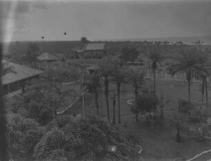 Deutsches Konsulat : Blick über das Gelände des deutschen Konsulates von Monrovia.