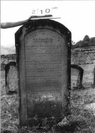 Grabstein 210