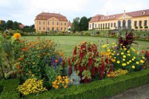 Heidenau-Großsedlitz. Barockgarten. Obere Orangerie (1722; J. C. Knöffel). Ansicht mit Friedrichsschlösschen (1872/1874)