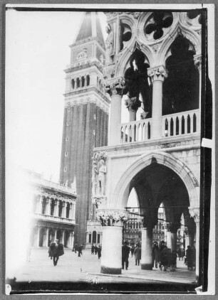 Am Markusplatz in Venedig