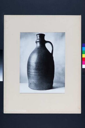 Foto: Flasche mit Henkel aus Steinzeug