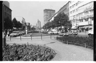 Kleinbildnegative: Grünstreifen, Tauentzienstraße, 1984