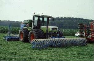 Fotografie: Drillkombination, Drillsaat, Pneumatische Verteilung, Frontpacker, Kreiselegge, Systemtraktor