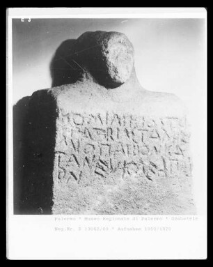 Grabstele