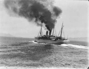 Dampfschiff : Dampfschiff im Pazifik, vermutlich auf dem Weg von Kiautschou nach Manila