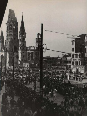 Rosenmontagszug 1952. Tauentzienstraße