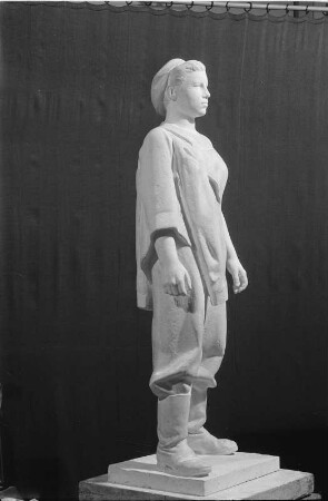 Originalmodell der Traktoristin : Originalmodell der Traktoristin. Gips (vor 1953; W. Arnold)