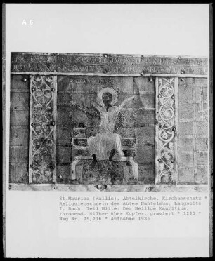 Reliquienschrein des Abtes Nanthelm (Nantelmus), Längsseite I, Dach, Detail: Heiliger Mauritius thronend