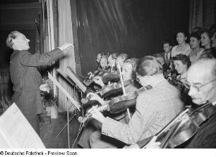 Auftritt eines Chors mit einem Orchester