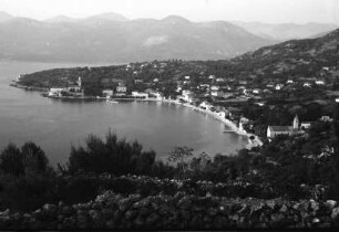Lopud: Blick von der Höhe auf die Bucht mit Ort