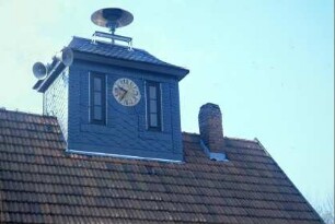 Dachreiter des Feuerwehrhauses mit Uhr