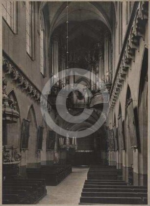 Langhaus des Doms Breslau mit Orgelempore nach W