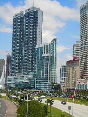 Panama-City - Hochhäuser im Geschäftsvirtel : Wohn-und Bürohochhäuser prägen das Stadtbild. Aufgenommen am 14. September in Panama-City