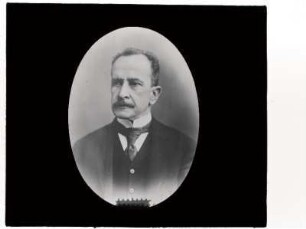 [Fotografia de retrato de uma pessoa não identificada]