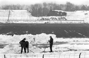 Schneeräumung im Wildparkstadion