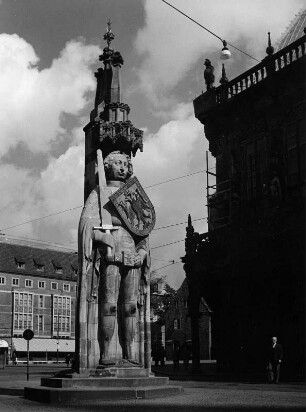 Roland : Roland. Oberkirchener Sandstein (1404; Erneuerung 1512). Bremen, Marktplatz