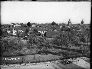 Buchen Ortsbild - Ansicht von Südwesten links im Hindergrund der Stadtturm mit Zwiebeldach (1719), rechts die Stadtkirchturm von der Sankt Oswaldkirche
