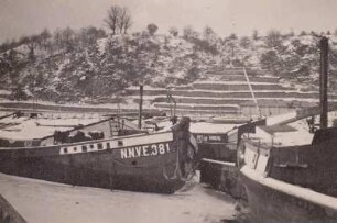 Meißen. Schiffe im Winterhafen