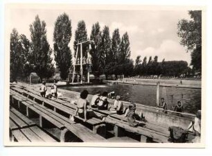 Freibad Neckarhalde mit Sprungturm