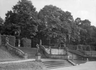 Großsedlitz. Stille Musik : Heidenau-Großsedlitz. Barockgarten (1719/1727; J. C. Knöffel, M. D. Pöppelmann, Z. Longuelune). Treppenanlage "Stille Musik" (um 1730; M. D. Pöppelmann)