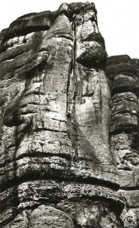 Sächsische Schweiz, Schrammsteine. Falkenstein. Seilschaft Ehrhardt Renger in der Rinne des Südostweges (Strubichweg, VIIb)