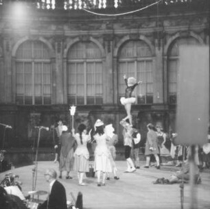 "Eine Nacht in Venedig" von Johann Strauß. Aufführung der Staatsoperette Dresden im Rahmen der Veranstaltungsreihe "Dresdner Sommer". Dresdner Zwinger, 12. Juni 1970