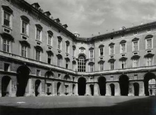 Schloß von Caserta erbaut von Karl dem Dritten, Innenhof