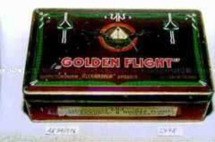 Blechdose für "100 'GOLDEN FLIGHT' CIGARETTES, CIGARETTENFABRIK 'ALEXANDRIA' DRESDEN"